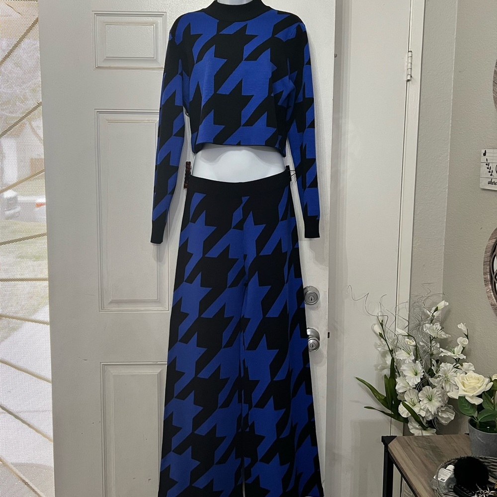 ❌SOLD❌2 piece sweater suit - Picture 3 of 8